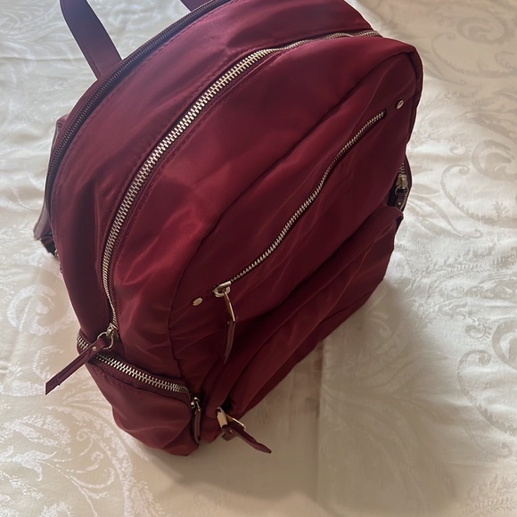Dark red backpack with gold zippers - Picture 3 of 10